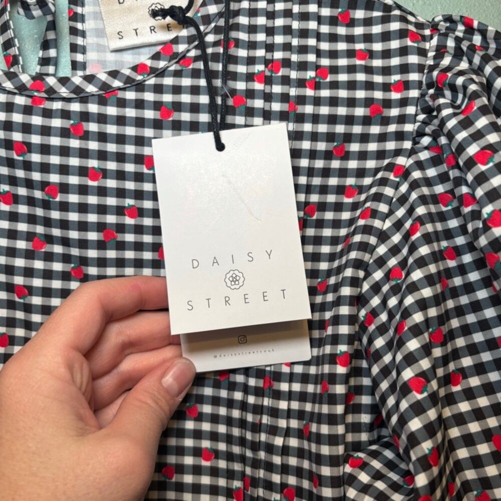 Daisy Street Strawberry Gingham Puff Sleeve Mini Dress NWT Size 6 Cottagecore - Picture 5 of 8